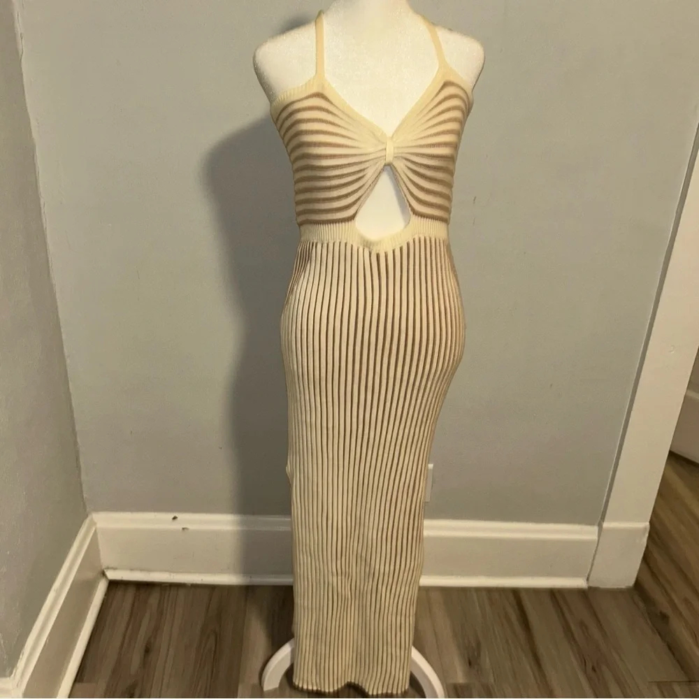 Elegant Cream Maxi Dress - Picture 2 of 7
